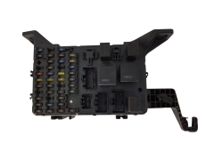 Fuse Box Ford 1S7T-14A073-AE 18811