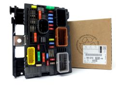Fuse Box New Original Citroen Peugeot C4 C6 407 9807028580