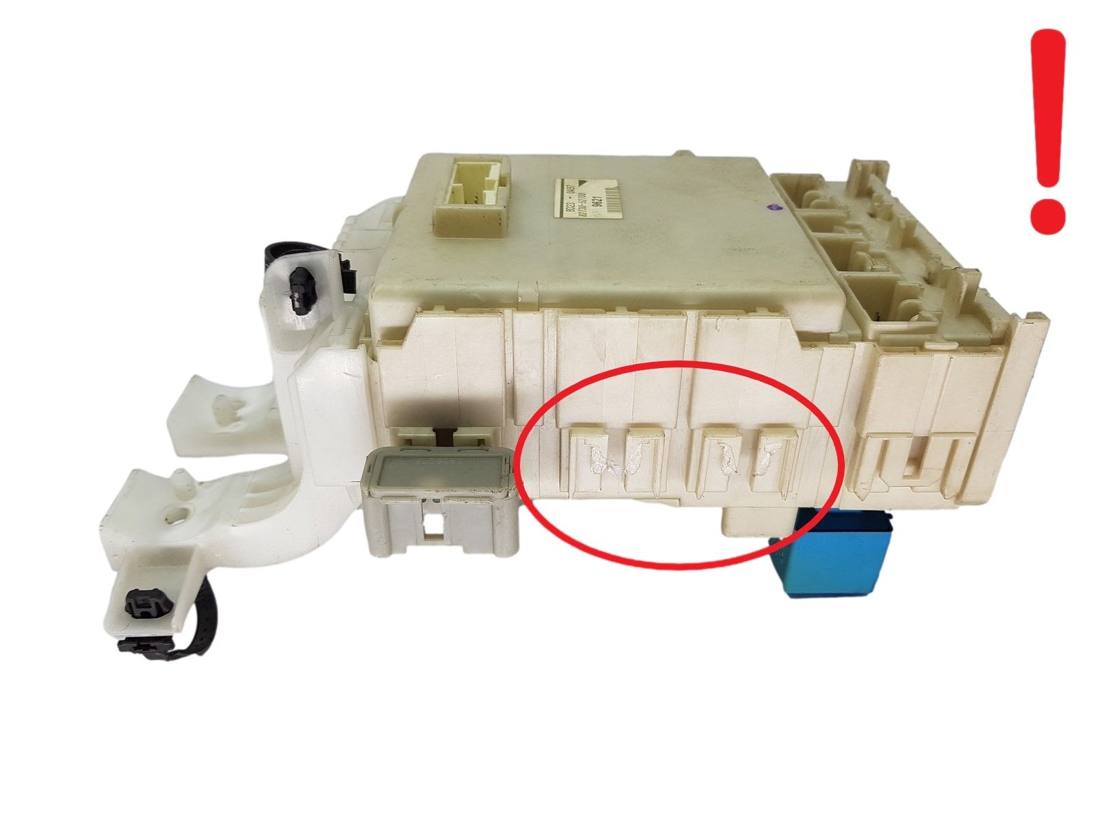Fuse Box Toyota 82730-52700 20681 main product photo