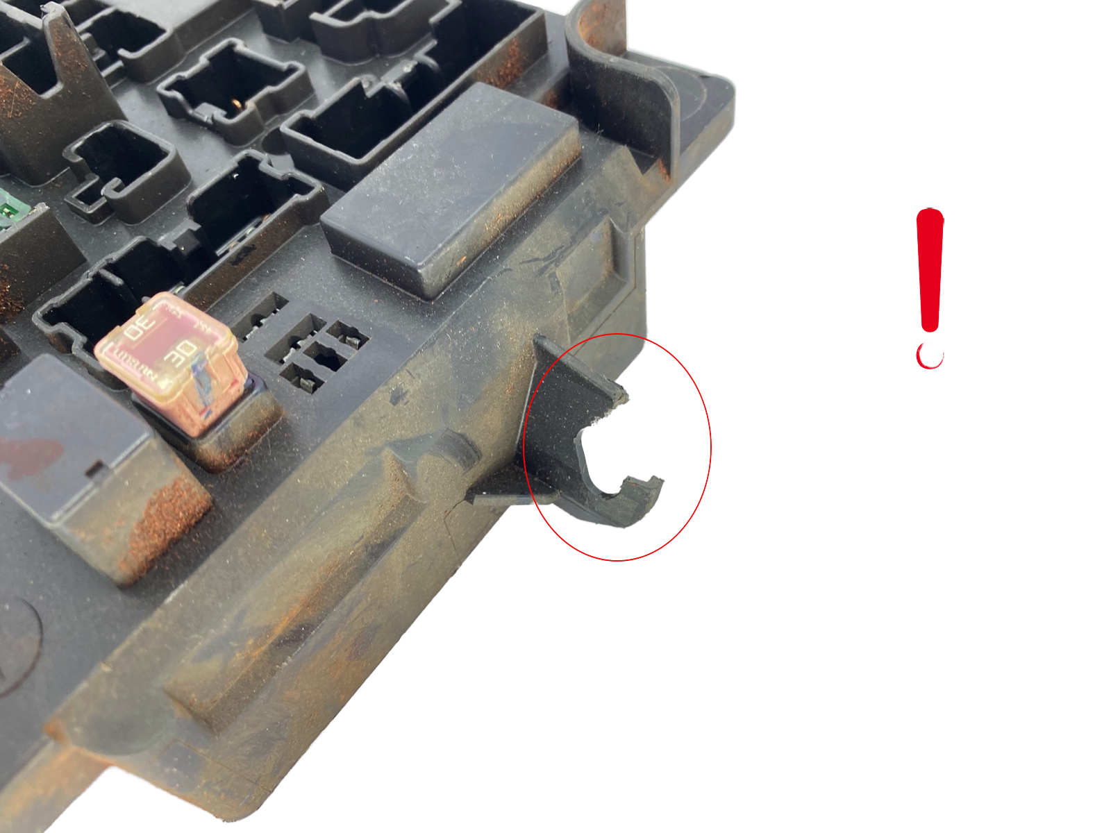 Fuse Box 8637A647 582F11F03 L8637-003A Mitsubishi main product photo